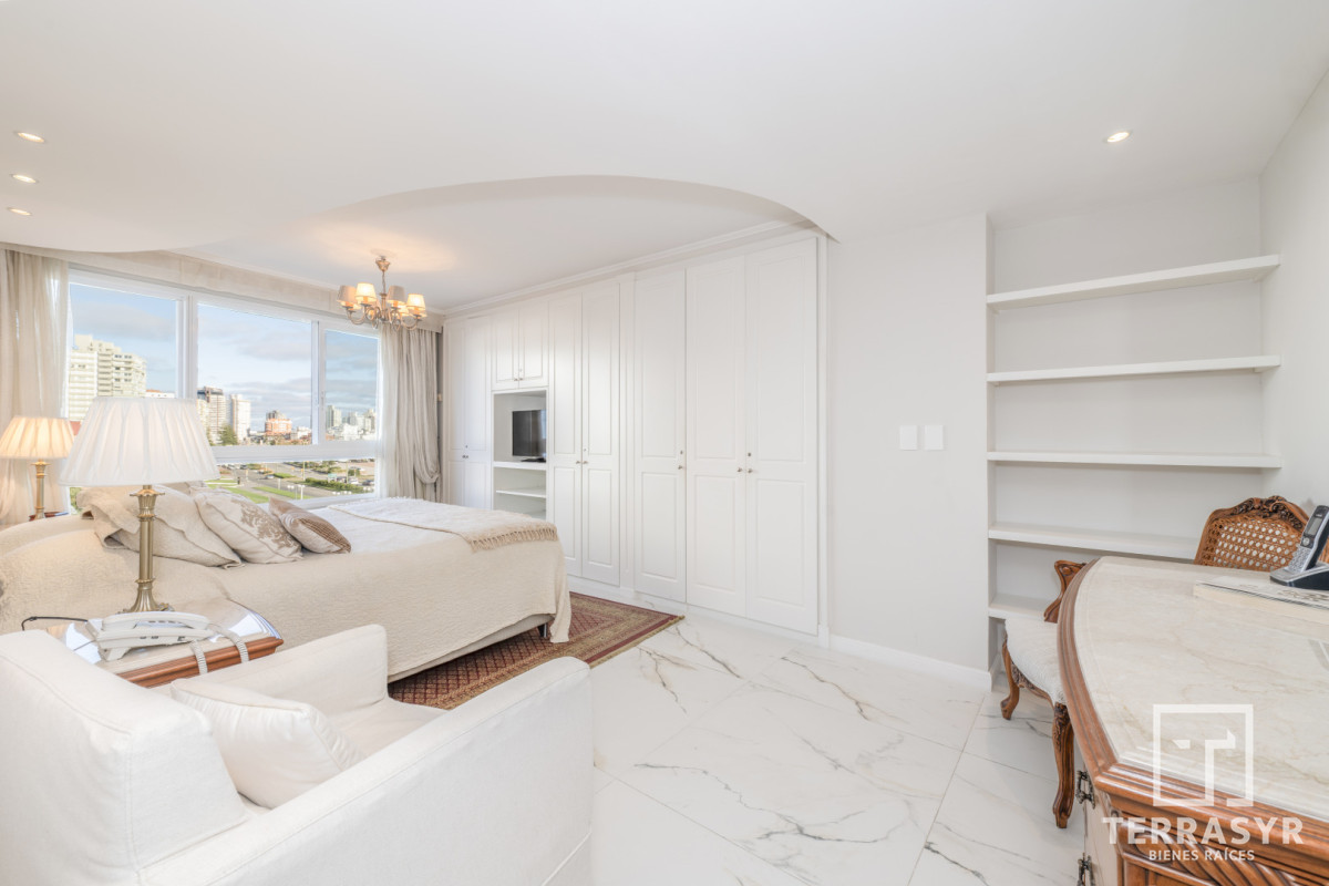 Apartamento ID.1810 - Millenium Tower esquinero Frente al Mar