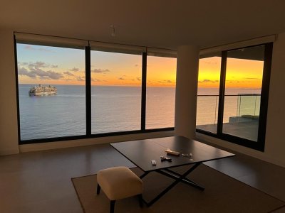 Apartamento en venta piso 15 frente al mar !!