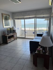 Apartamento de 2 dormitorios piso alto y primera linea en la mansa