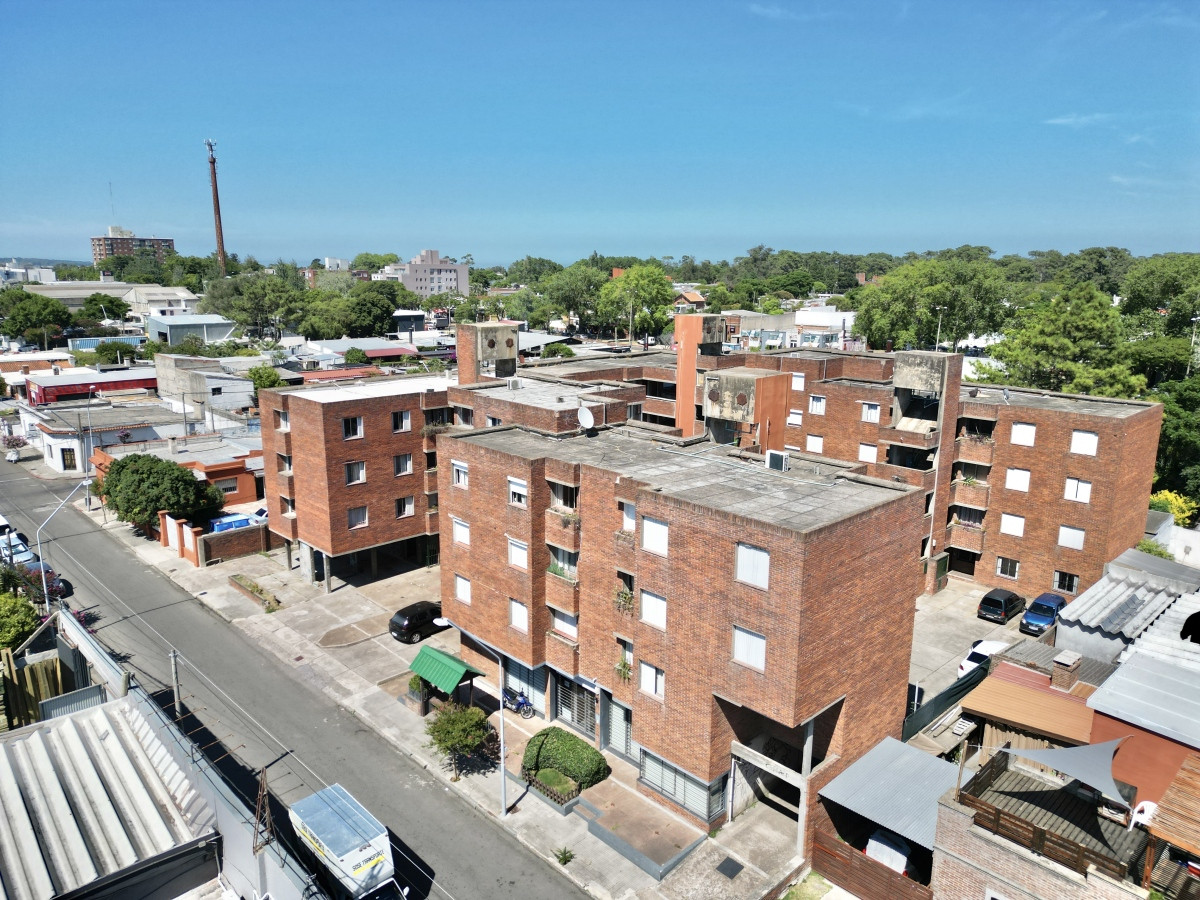 Apartamento en venta 3 dormitorios a pasos de J. De Viana