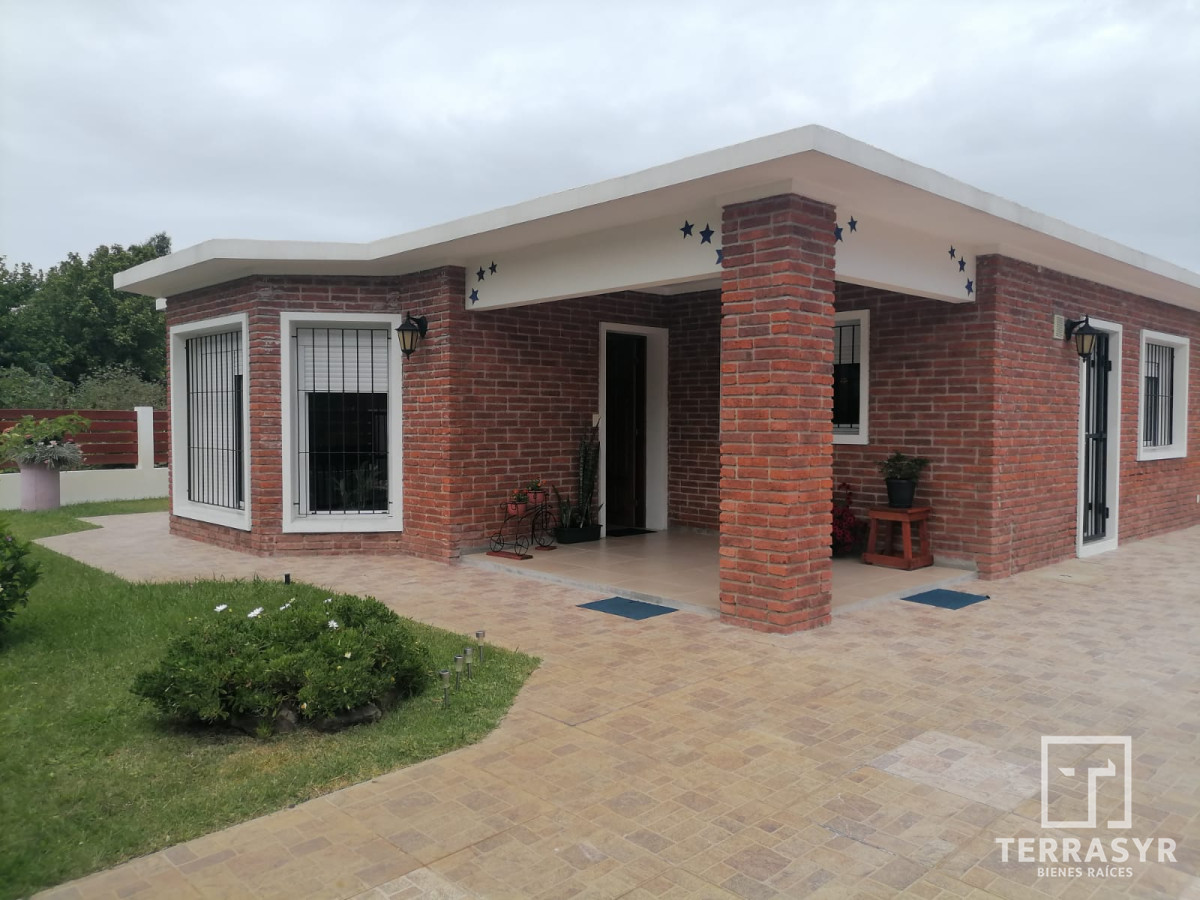Casa ID.449 - Excelente Casa en pinares 3 dormitorios y garaje para 2 autos  