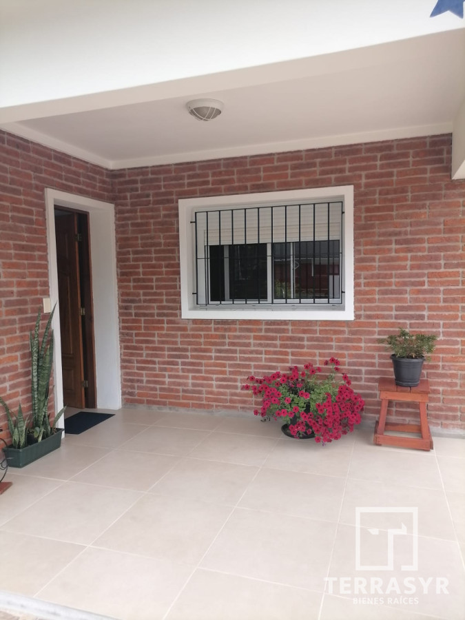 Casa ID.449 - Excelente Casa en pinares 3 dormitorios y garaje para 2 autos  