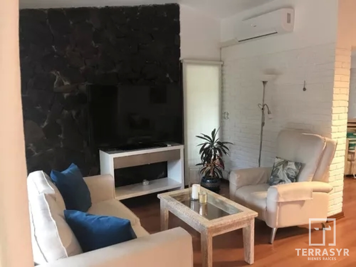 Casa ID.300 - Linda Casa en la zona del Shopping