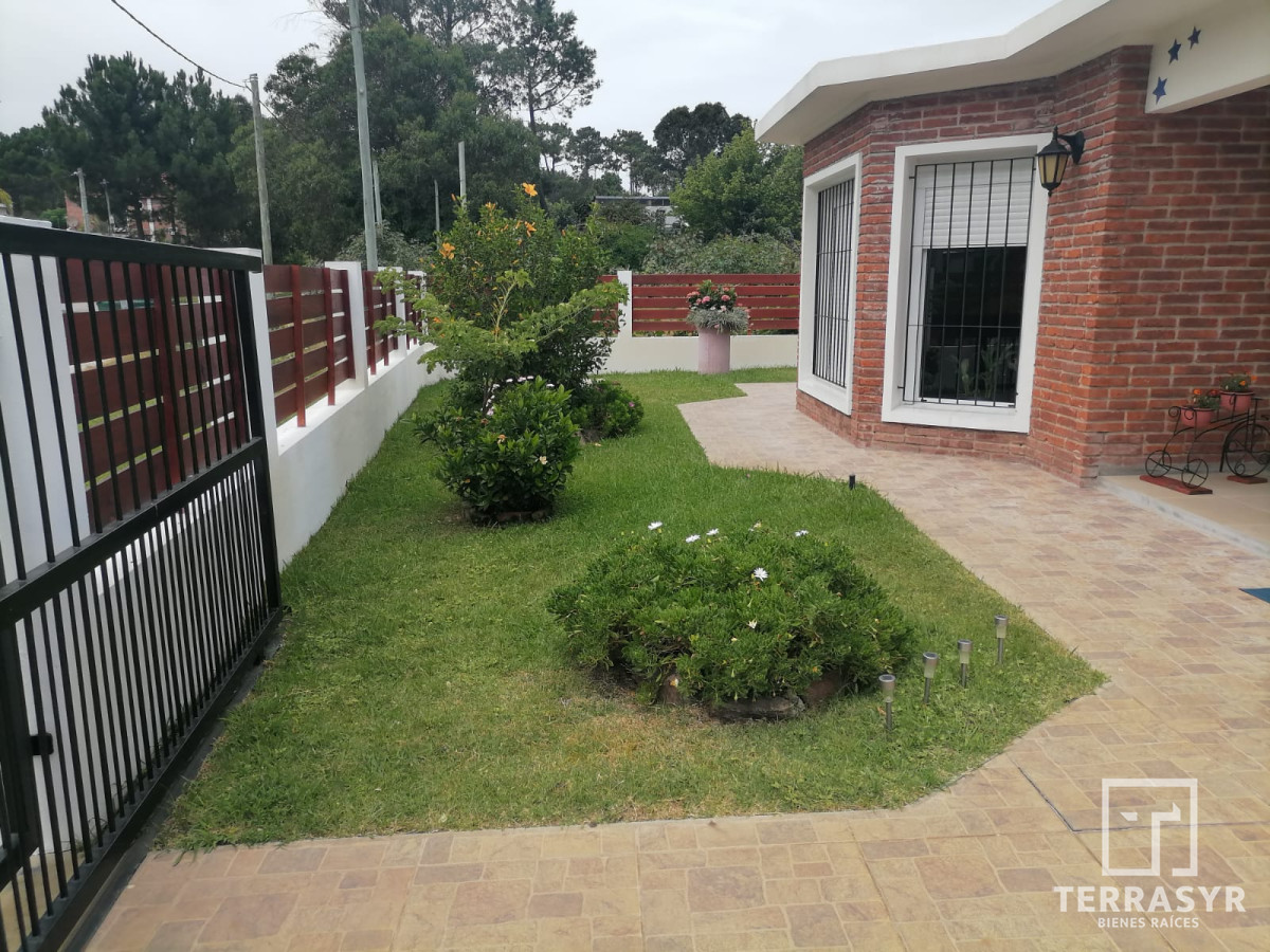 Casa ID.449 - Excelente Casa en pinares 3 dormitorios y garaje para 2 autos  