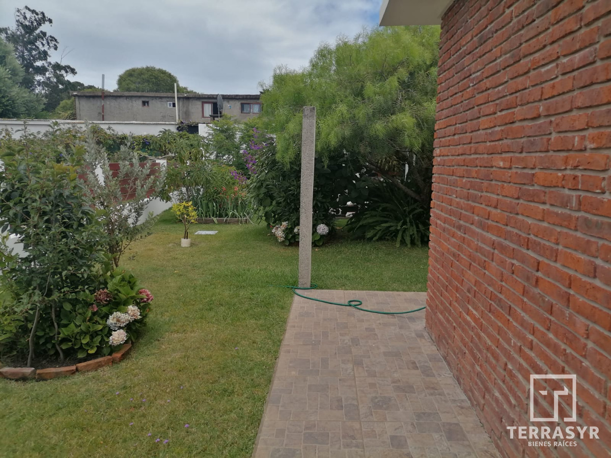 Casa ID.449 - Excelente Casa en pinares 3 dormitorios y garaje para 2 autos  