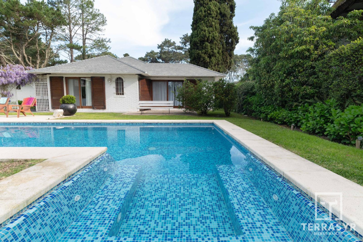 Casa ID.1076 - Excelente Casa Con Piscina climatizada en Alquiler temporal,