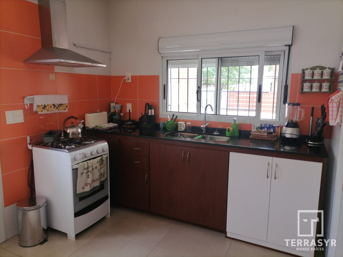 Casa ID.449 - Excelente Casa en pinares 3 dormitorios y garaje para 2 autos  