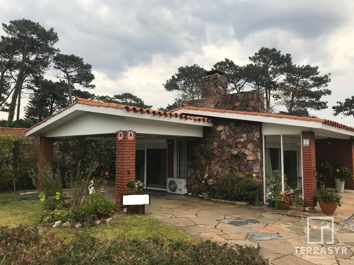Casa ID.300 - Linda Casa en la zona del Shopping