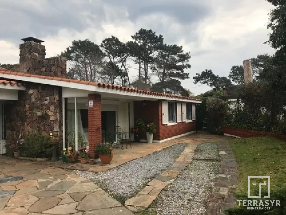 Casa ID.300 - Linda Casa en la zona del Shopping