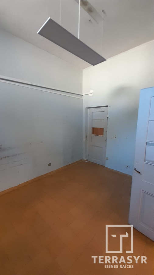 Casa ID.805 - Edificio Ex-Juzgado; Inversión para construcción  