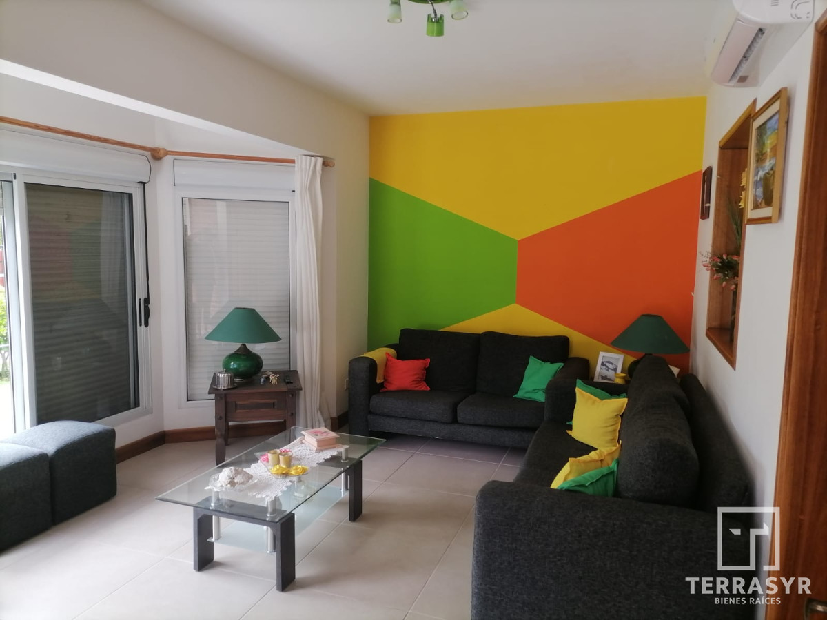 Casa ID.449 - Excelente Casa en pinares 3 dormitorios y garaje para 2 autos  
