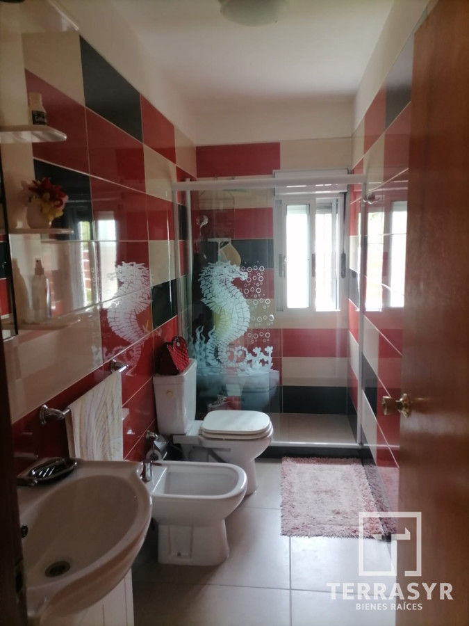 Casa ID.449 - Excelente Casa en pinares 3 dormitorios y garaje para 2 autos  