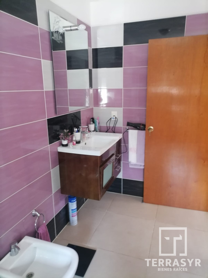 Casa ID.449 - Excelente Casa en pinares 3 dormitorios y garaje para 2 autos  