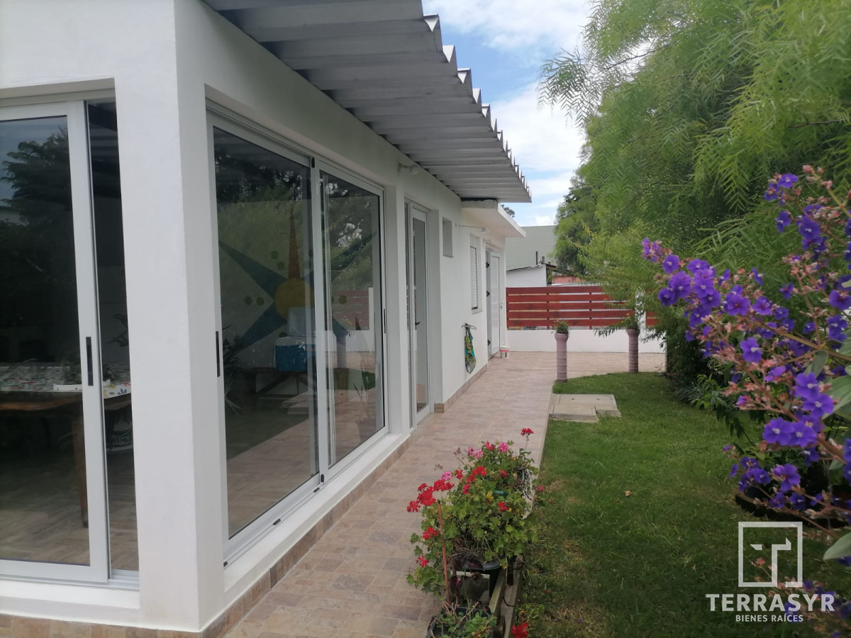Casa ID.449 - Excelente Casa en pinares 3 dormitorios y garaje para 2 autos  