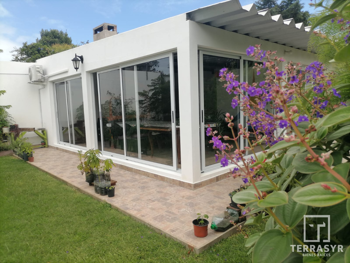 Casa ID.449 - Excelente Casa en pinares 3 dormitorios y garaje para 2 autos  