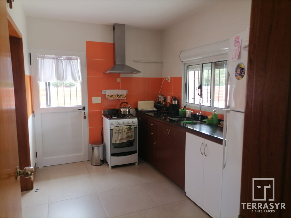 Casa ID.449 - Excelente Casa en pinares 3 dormitorios y garaje para 2 autos  