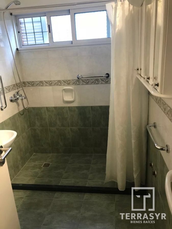 Casa ID.300 - Linda Casa en la zona del Shopping