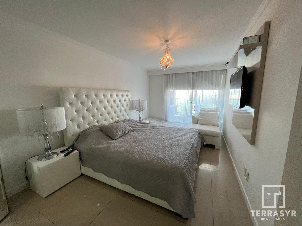 Apartamento ID.14 - Apartamento de 3 dormitorios en Playa Mansa en Venta