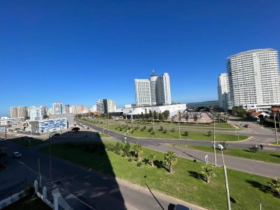 Apartamento de 3 dormitorios en Playa Mansa en Venta