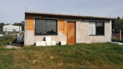 CASA 1 DORMITORIO EN VENTA PARA TERMINAR DE CONSTRUIR EN 4 H