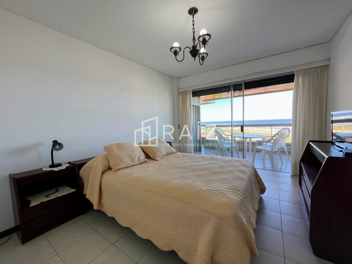 Apartamento ID.5854 - APARTAMENTO 3 DORMITORIOS Y DEPENDENCIA PRIMERA LINEA MANSA