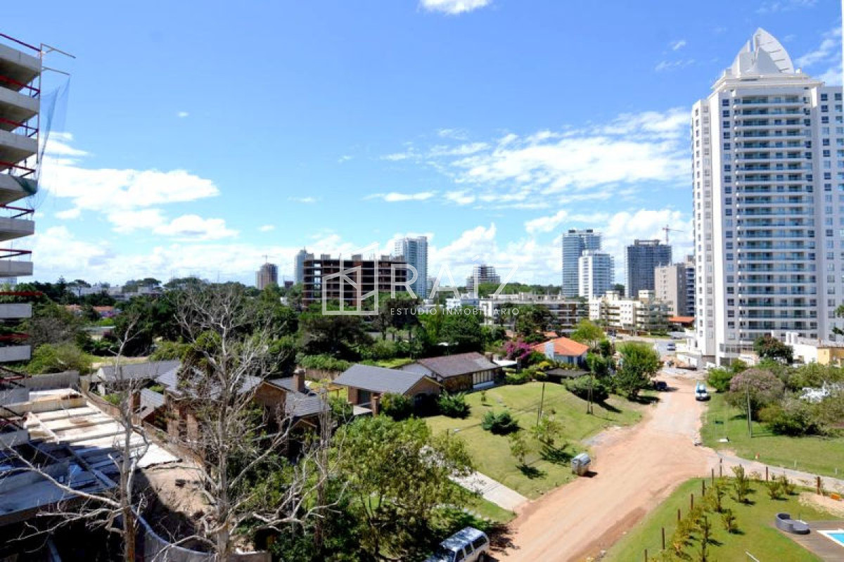 Apartamento ID.1682 - Amplia planta de 2 dormitorios y medio