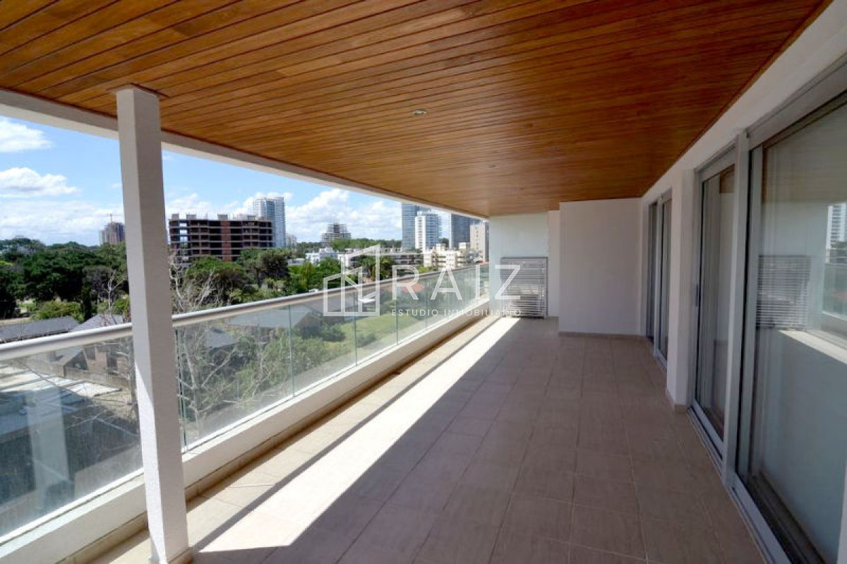 Apartamento ID.1682 - Amplia planta de 2 dormitorios y medio