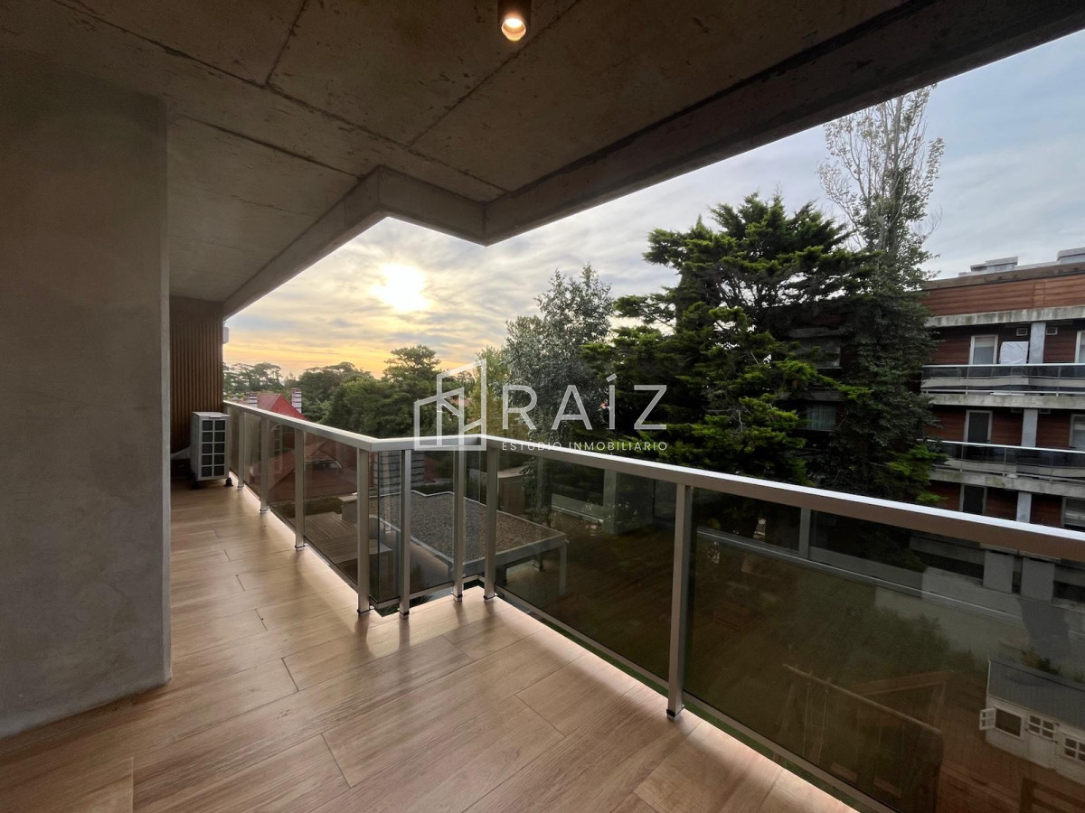 Apartamento ID.10551 - VENTA APARTAMENTO 2 DORMITORIOS MANSA-DOBLE GARAJE Y BAULERA