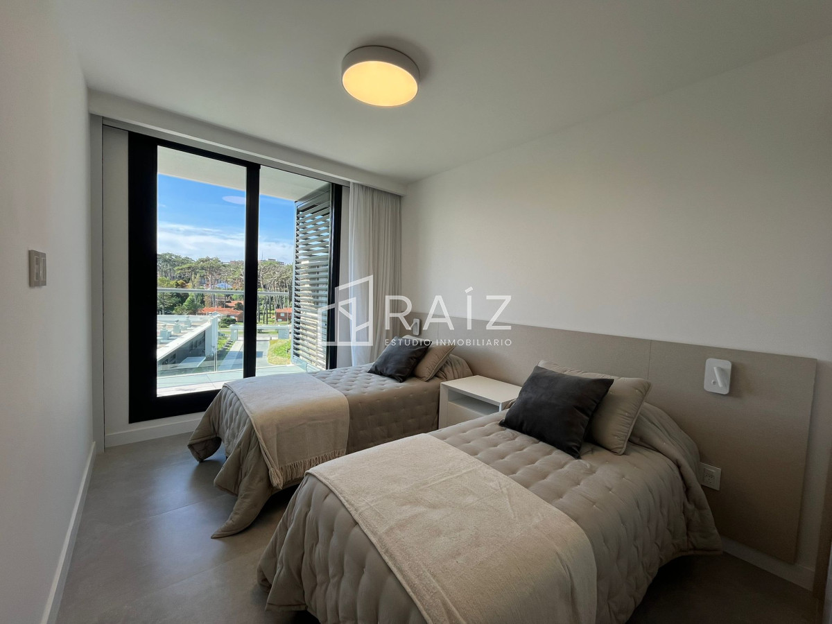 Apartamento ID.10561 - APARTAMENTO 3 DORMITORIOS ALQUILER ANUAL MANSA - EDIFICIO DE EXCELENTE CATEGORIA