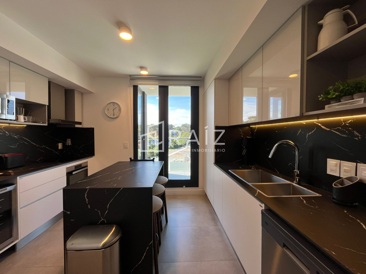 Apartamento ID.10561 - APARTAMENTO 3 DORMITORIOS ALQUILER ANUAL MANSA - EDIFICIO DE EXCELENTE CATEGORIA