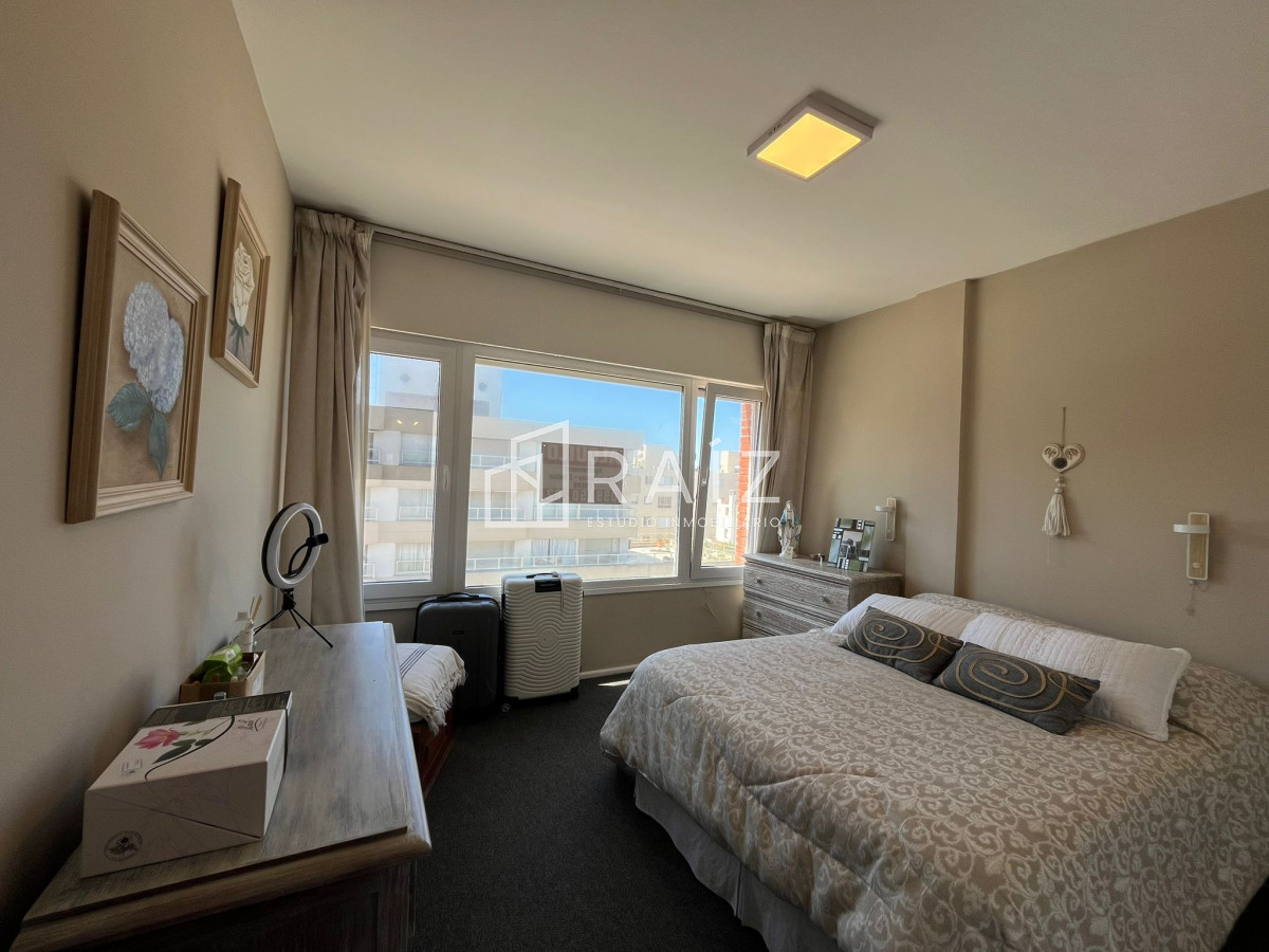 Apartamento ID.8070 - APARTAMENTO EN VENTA 3 DORMITORIOS  2 BAÑOS GARAGE PENINSULA