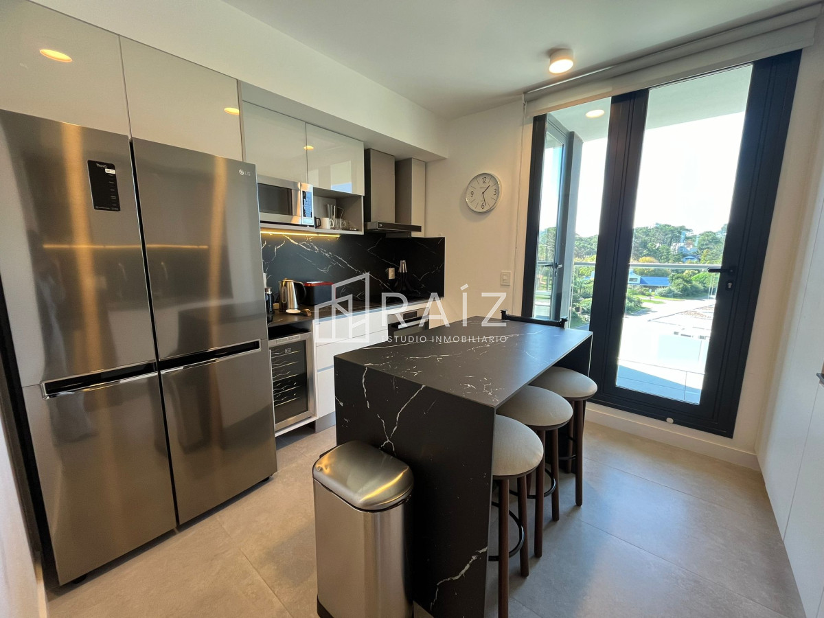 Apartamento ID.10561 - APARTAMENTO 3 DORMITORIOS ALQUILER ANUAL MANSA - EDIFICIO DE EXCELENTE CATEGORIA