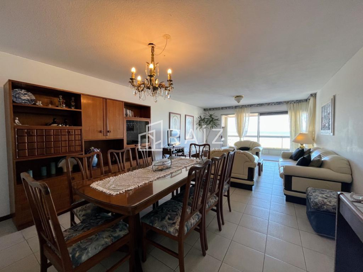 Apartamento ID.5854 - APARTAMENTO 3 DORMITORIOS Y DEPENDENCIA PRIMERA LINEA MANSA