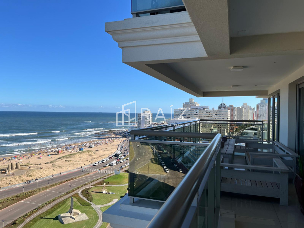 Apartamento ID.11858 - VENTA APARTAMENTO 4 DORMITORIOS + DEPENDECIA Y GYM PROPIO PLAYA BRAVA