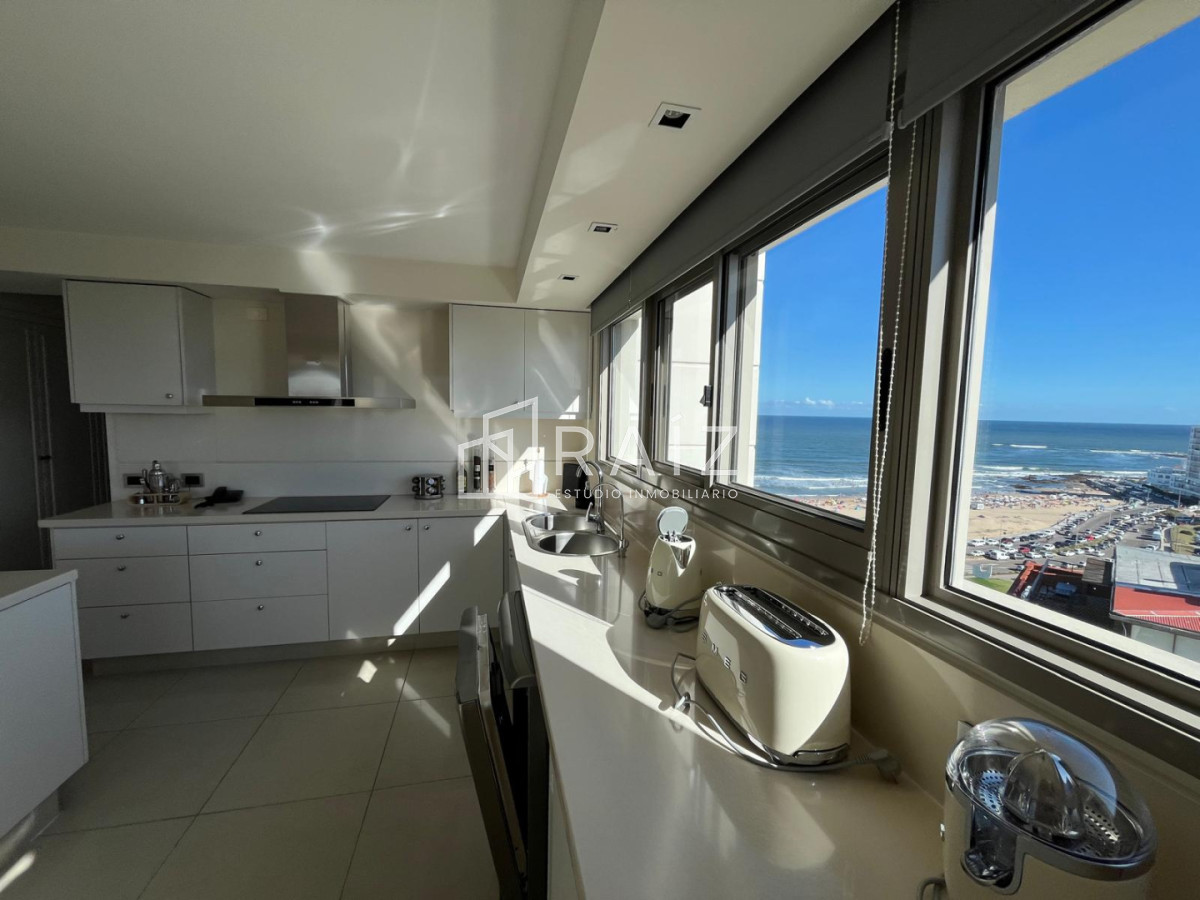 Apartamento ID.11858 - VENTA APARTAMENTO 4 DORMITORIOS + DEPENDECIA Y GYM PROPIO PLAYA BRAVA