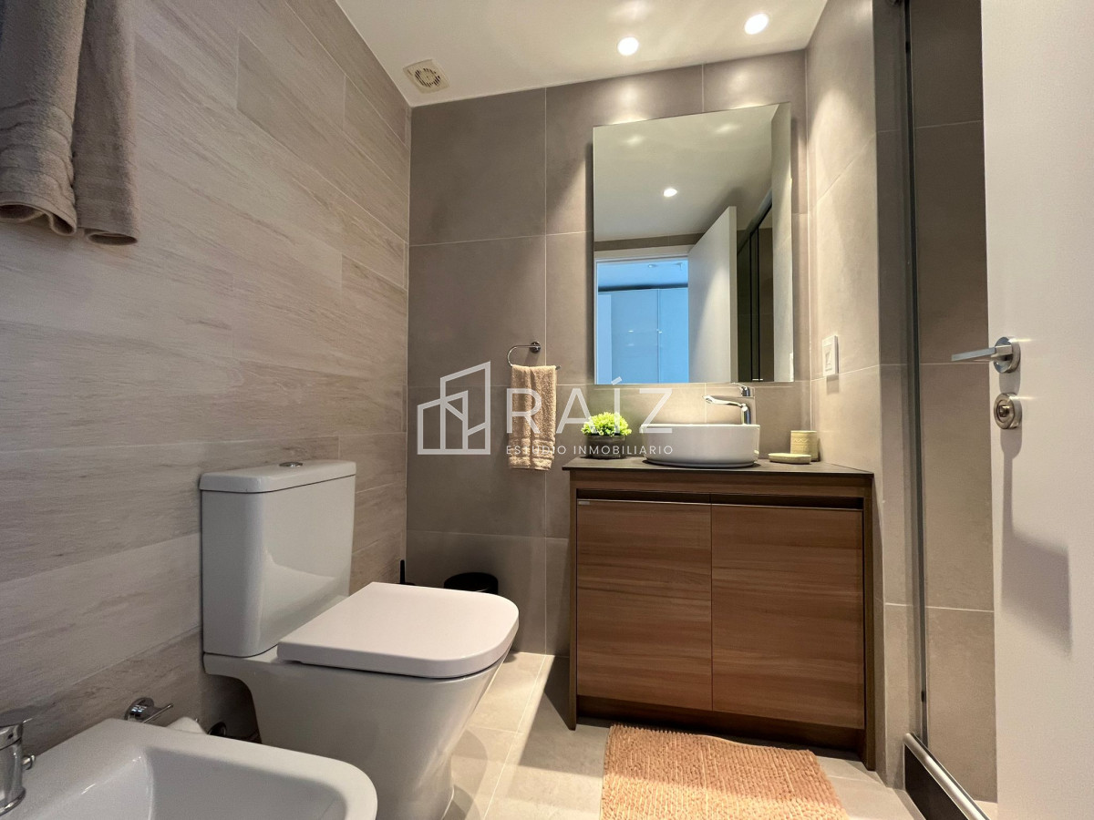 Apartamento ID.10561 - APARTAMENTO 3 DORMITORIOS ALQUILER ANUAL MANSA - EDIFICIO DE EXCELENTE CATEGORIA