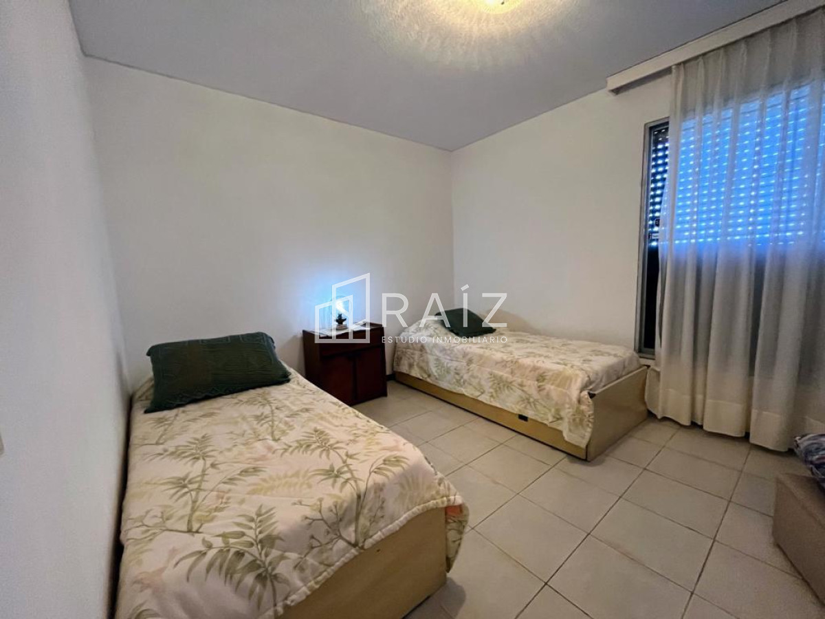 Apartamento ID.5854 - APARTAMENTO 3 DORMITORIOS Y DEPENDENCIA PRIMERA LINEA MANSA