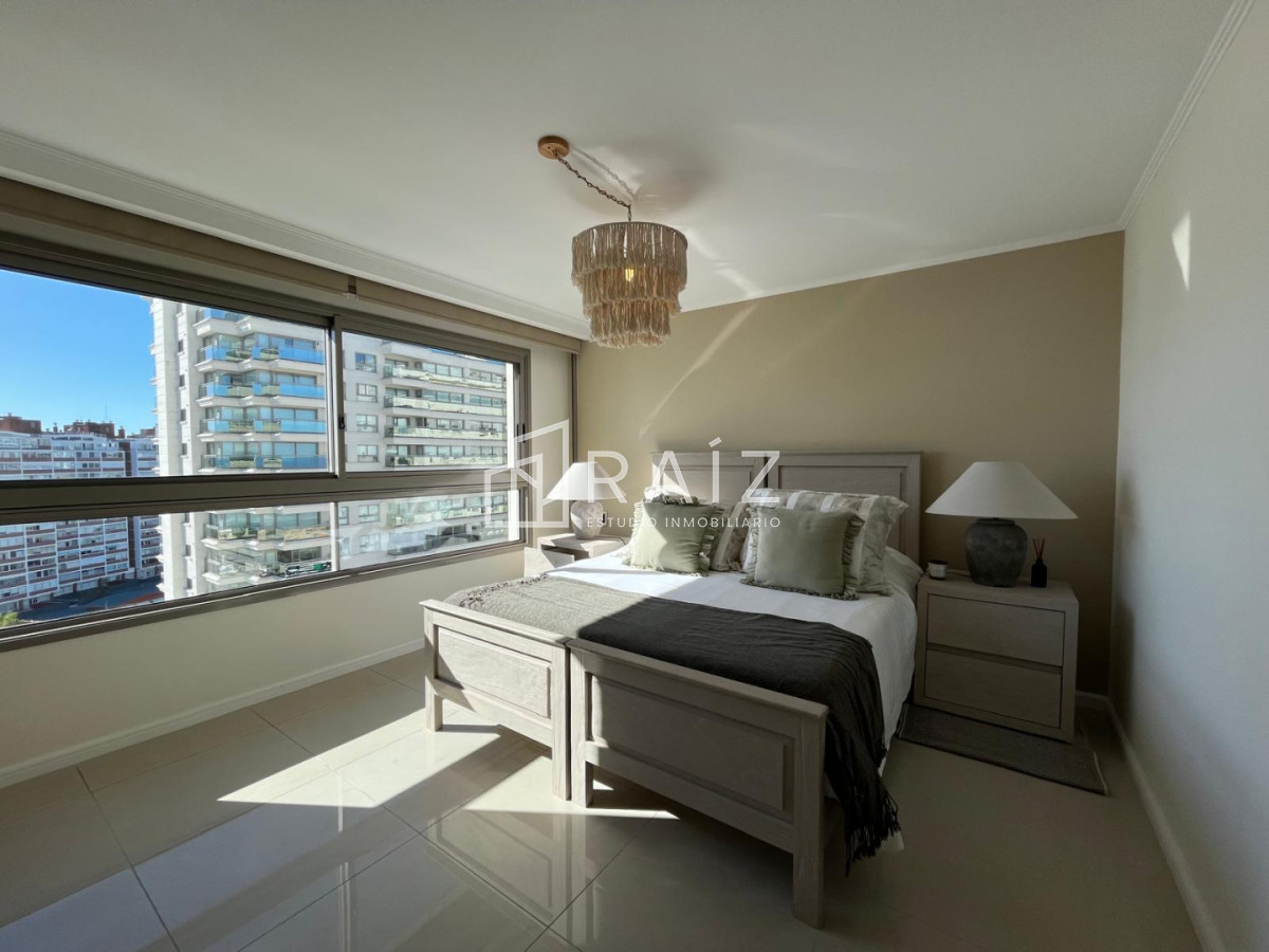 Apartamento ID.11858 - VENTA APARTAMENTO 4 DORMITORIOS + DEPENDECIA Y GYM PROPIO PLAYA BRAVA