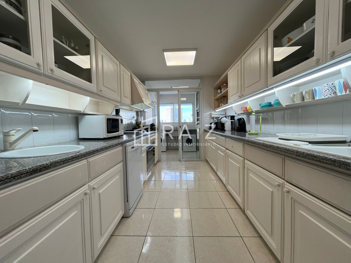 Apartamento ID.1673 - APARTAMENTO EN VENTA 3 DORMITORIOS y DEPENDENCIA PLAYA MANSA