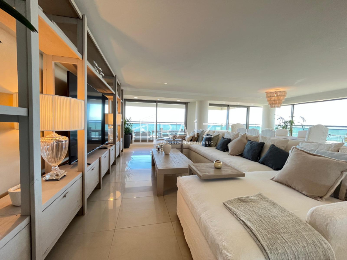 Apartamento ID.11858 - VENTA APARTAMENTO 4 DORMITORIOS + DEPENDECIA Y GYM PROPIO PLAYA BRAVA