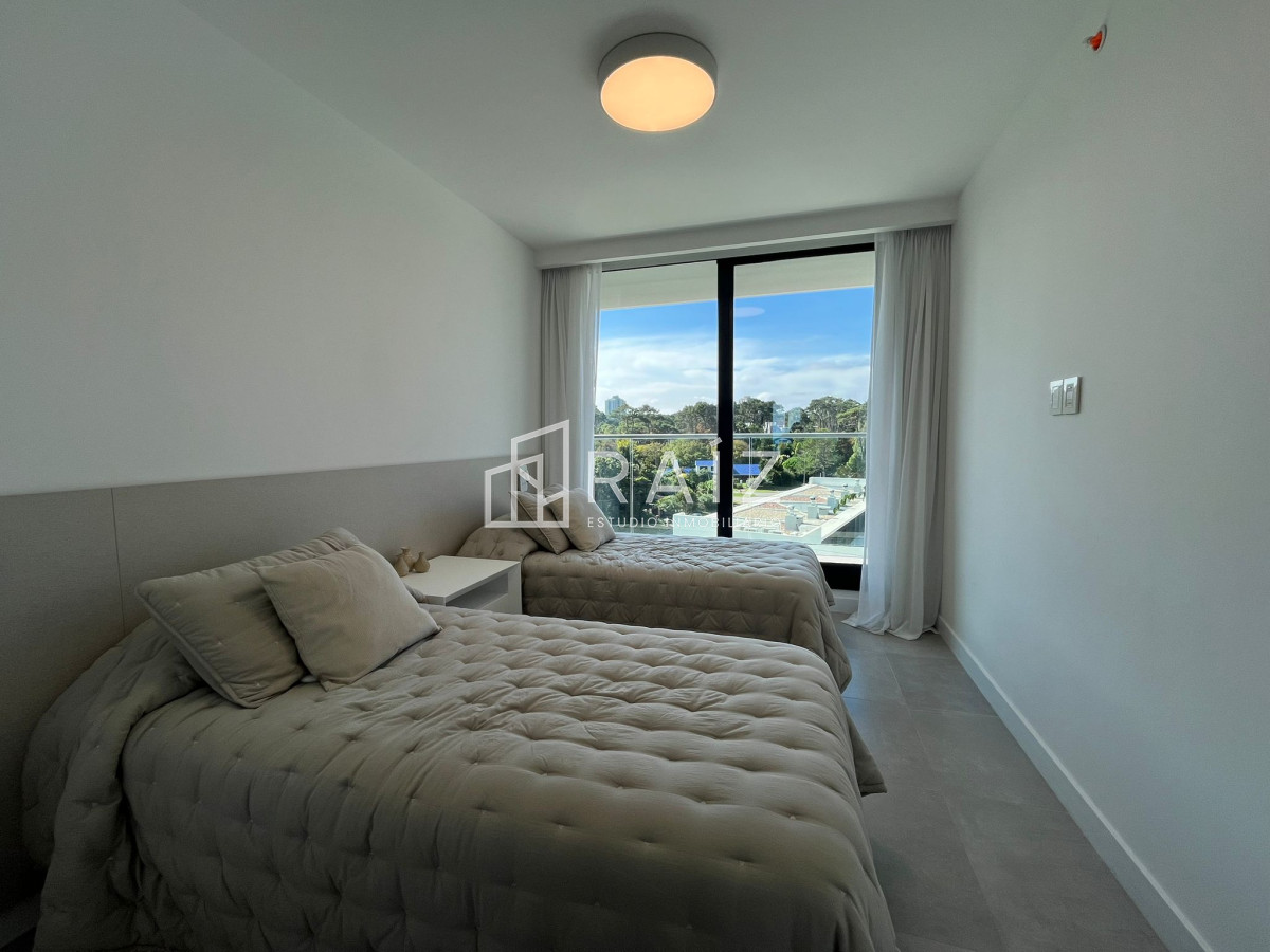 Apartamento ID.10561 - APARTAMENTO 3 DORMITORIOS ALQUILER ANUAL MANSA - EDIFICIO DE EXCELENTE CATEGORIA