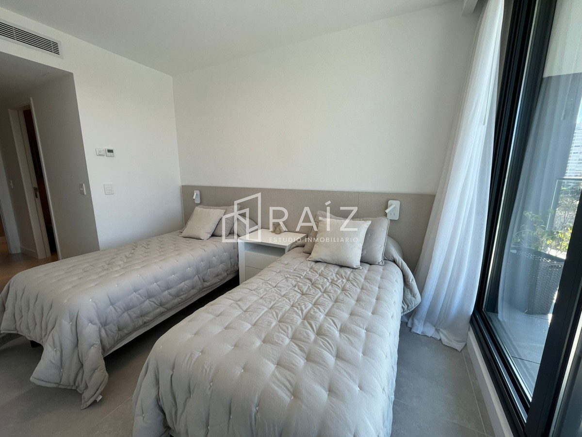 Apartamento ID.10561 - APARTAMENTO 3 DORMITORIOS ALQUILER ANUAL MANSA - EDIFICIO DE EXCELENTE CATEGORIA