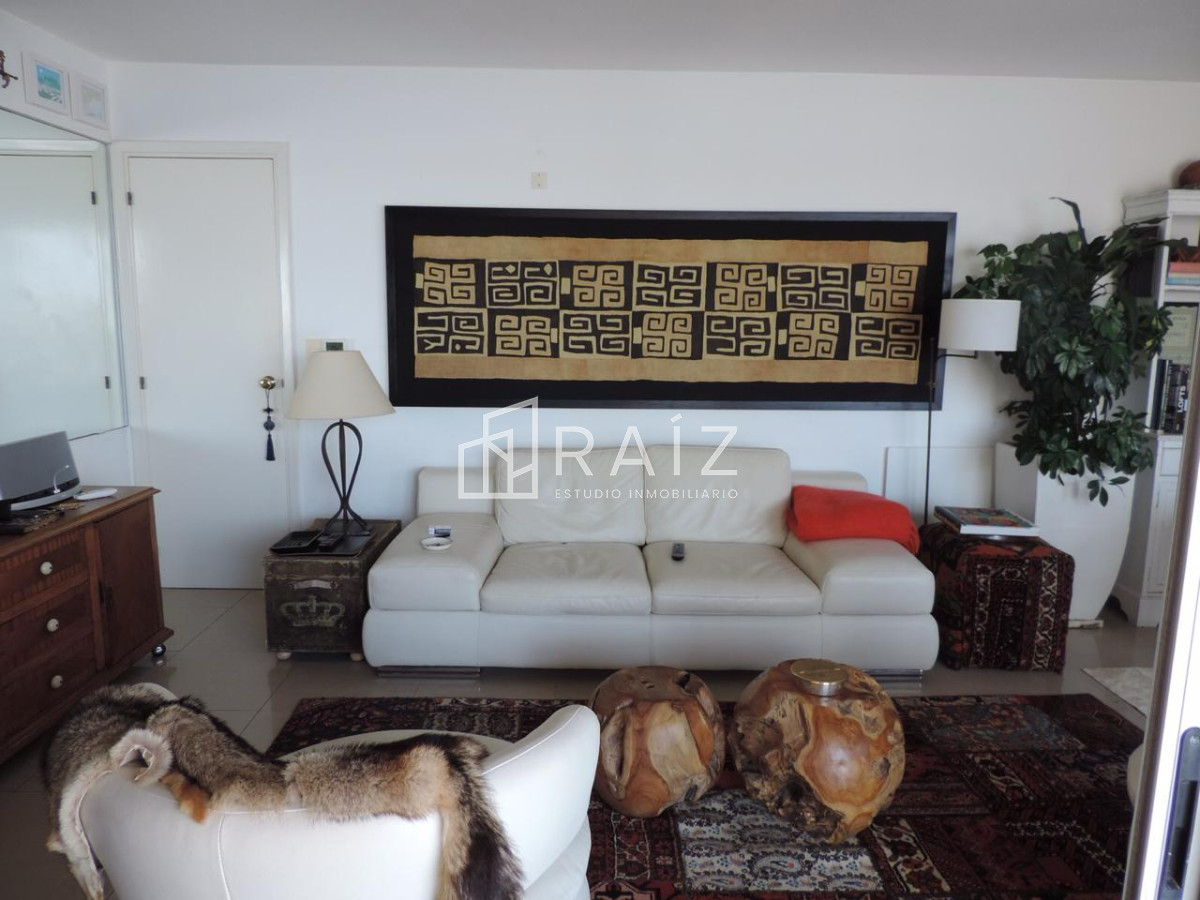 Apartamento ID.8531 - APARTAMENTO 2 DORMITORIOS EN VENTA PENINSULA CON VISTA