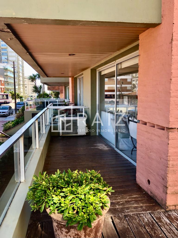 Apartamento ID.87 - Disponible en venta, amplia planta con  vista al mar.