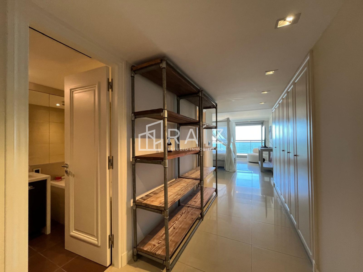 Apartamento ID.11858 - VENTA APARTAMENTO 4 DORMITORIOS + DEPENDECIA Y GYM PROPIO PLAYA BRAVA