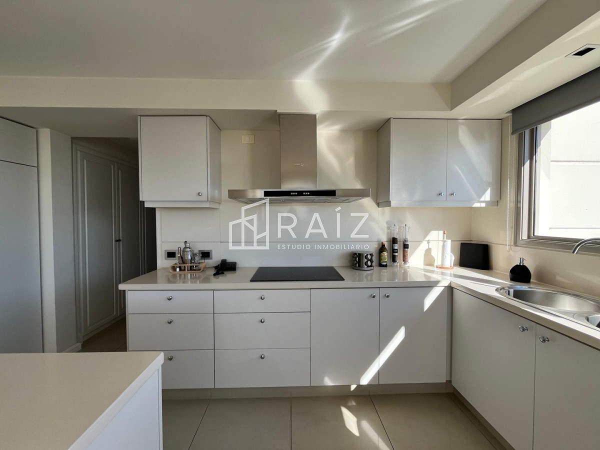 Apartamento ID.11858 - VENTA APARTAMENTO 4 DORMITORIOS + DEPENDECIA Y GYM PROPIO PLAYA BRAVA