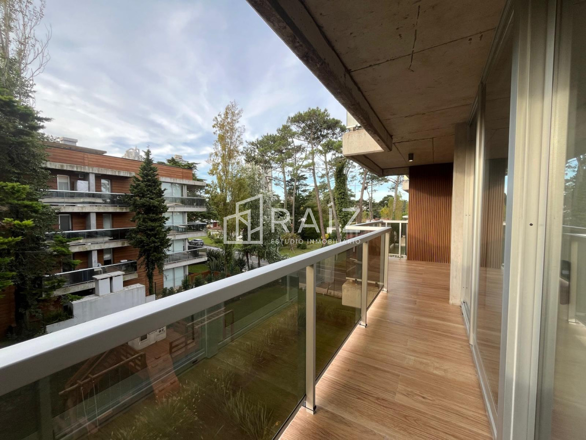 Apartamento ID.10551 - VENTA APARTAMENTO 2 DORMITORIOS MANSA-DOBLE GARAJE Y BAULERA