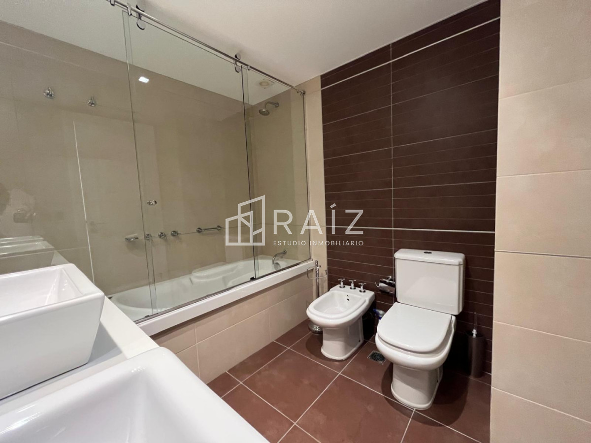 Apartamento ID.11858 - VENTA APARTAMENTO 4 DORMITORIOS + DEPENDECIA Y GYM PROPIO PLAYA BRAVA