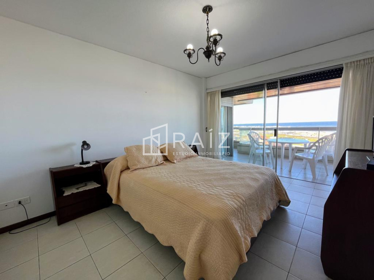 Apartamento ID.5854 - APARTAMENTO 3 DORMITORIOS Y DEPENDENCIA PRIMERA LINEA MANSA