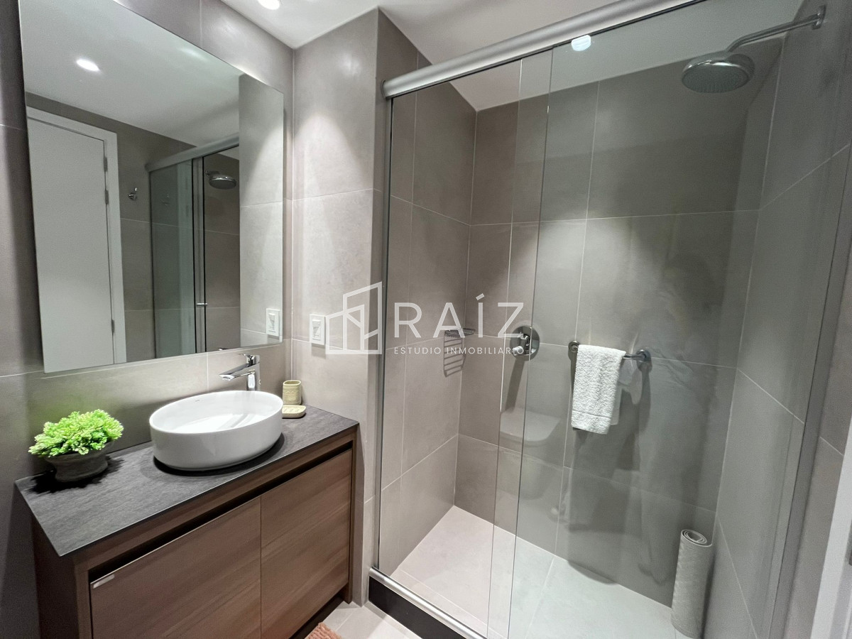 Apartamento ID.10561 - APARTAMENTO 3 DORMITORIOS ALQUILER ANUAL MANSA - EDIFICIO DE EXCELENTE CATEGORIA